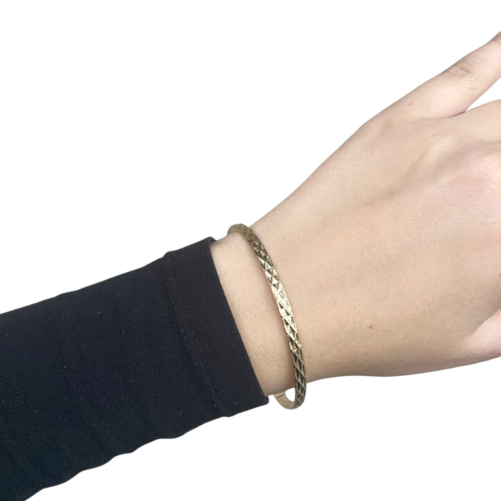 Engraved Latticework 14k Gold Bangle Bracelet - Image 4