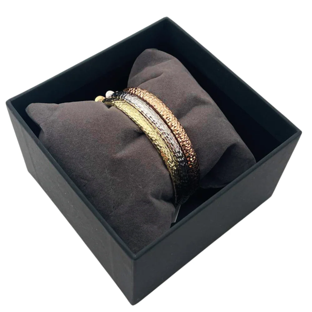 Modern Bangle Openable Bracelet in 14K Gold - Image 4