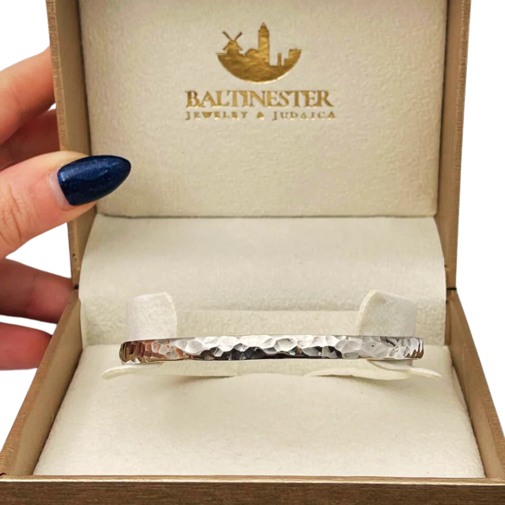 Moroccan Bangle in Silver - Hammered Finish - Image 4