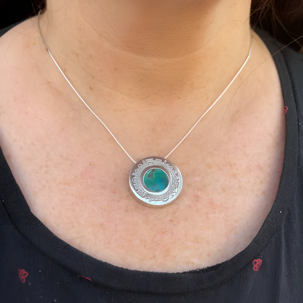 Eilat stone jewellery | Round Textured Silver Necklace - Jerusalem Skyline - Image 5