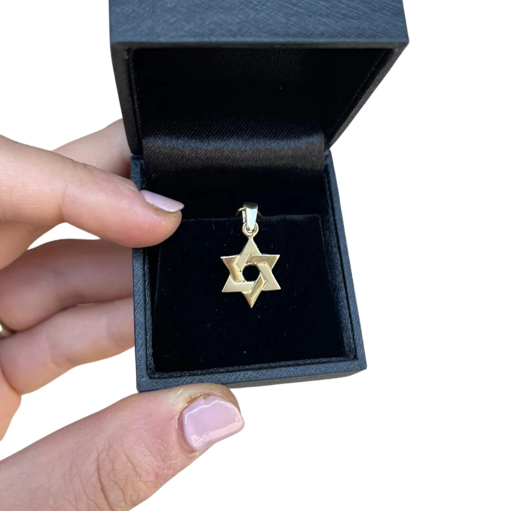 14k Gold Interwoven Star of David Pendant - Image 4