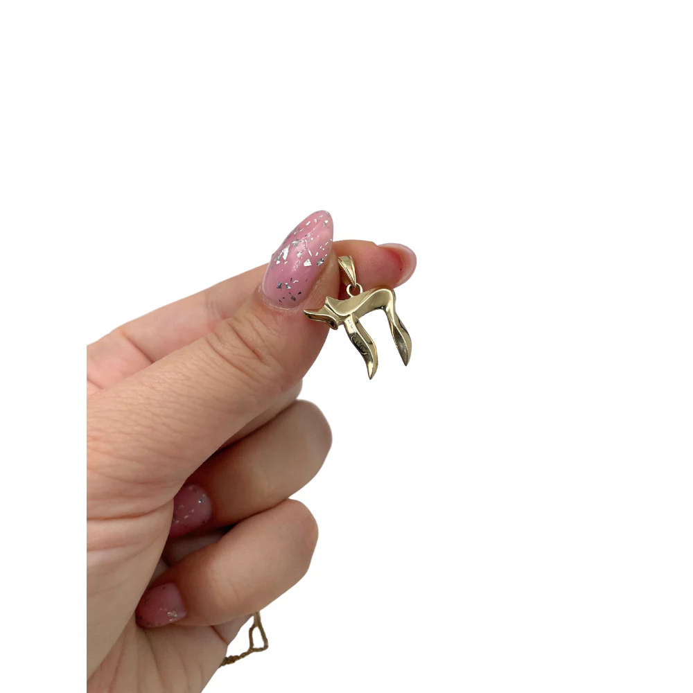 Soft Curves 14K Gold Chai Pendant - Image 5