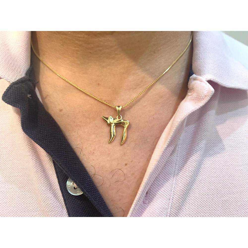 Soft Curves 14K Gold Chai Pendant - Image 7