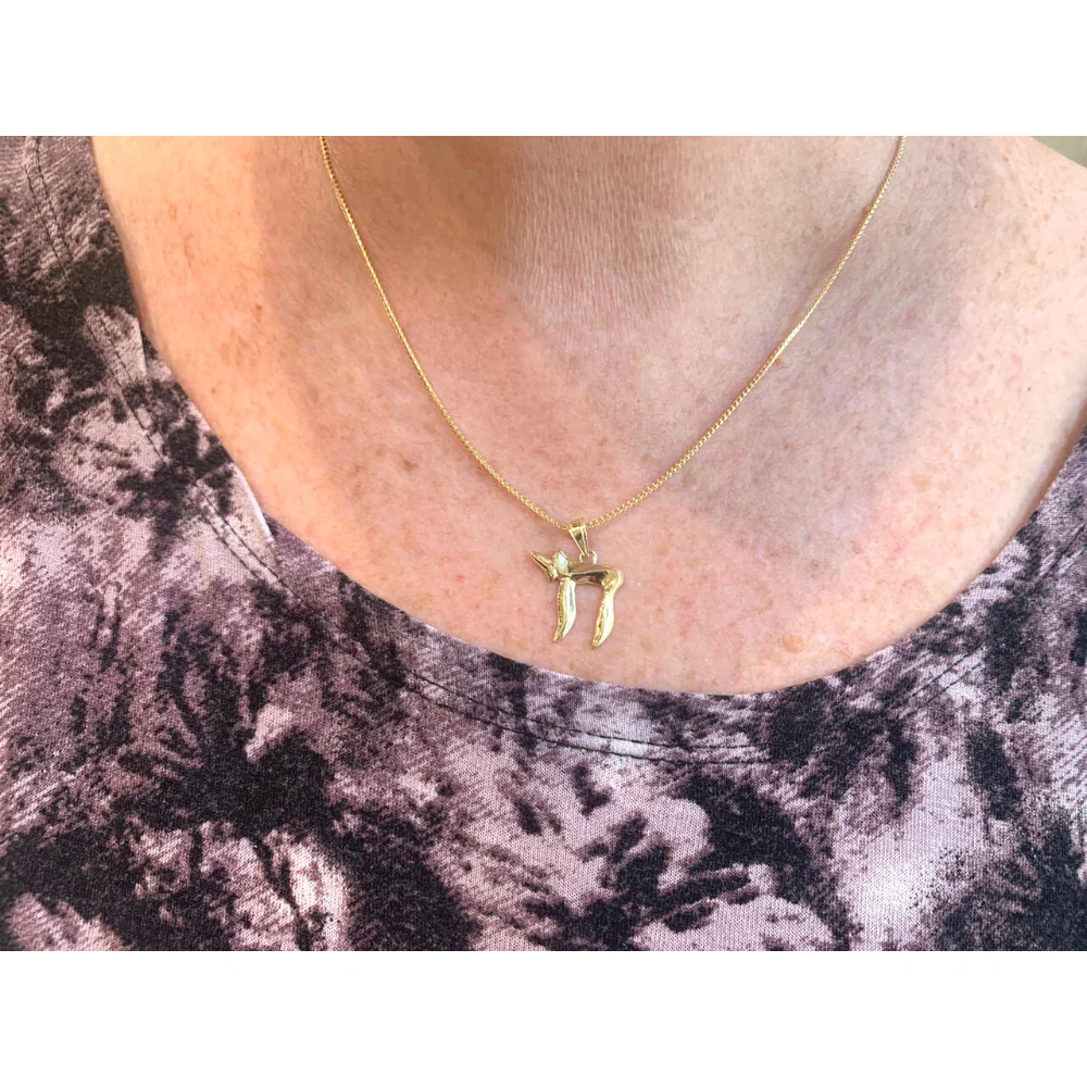 Soft Curves 14K Gold Chai Pendant - Image 8