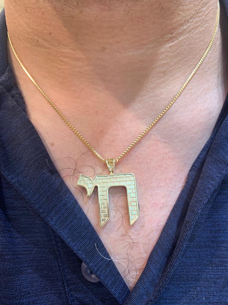 14K Yellow Gold Men's Chai Pendant with Western Wall - Image 2