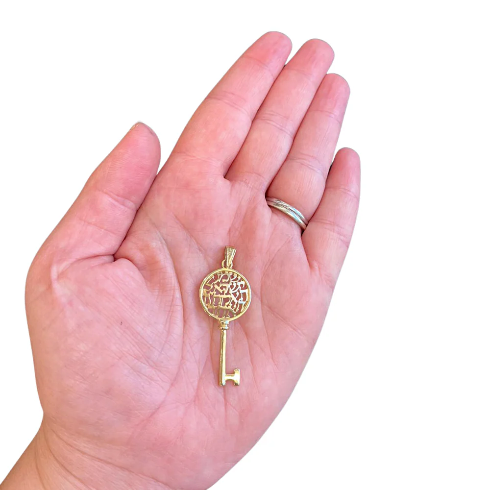 Shema Yisrael Key Pendant in 14k Gold - Image 3