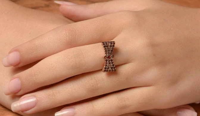 Gold Garnet Ring - 14K Rose Gold Bow Garnet Ring - Image 4