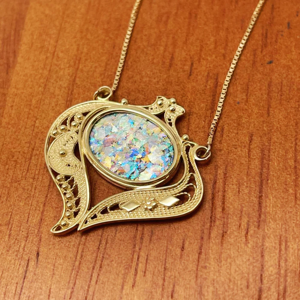 14k Gold Roman Glass Filigree Heart Necklace - Image 7