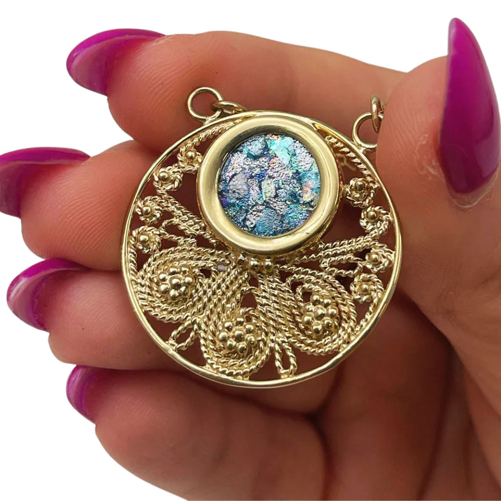 Roman Glass Round Pendant Necklace in 14K Gold Filigree Work - Image 3