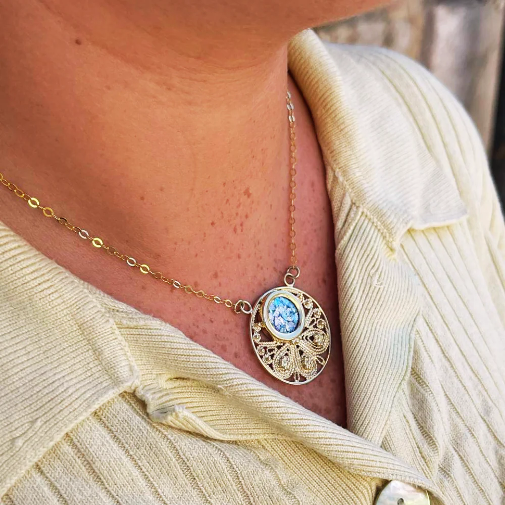 Roman Glass Round Pendant Necklace in 14K Gold Filigree Work - Image 7