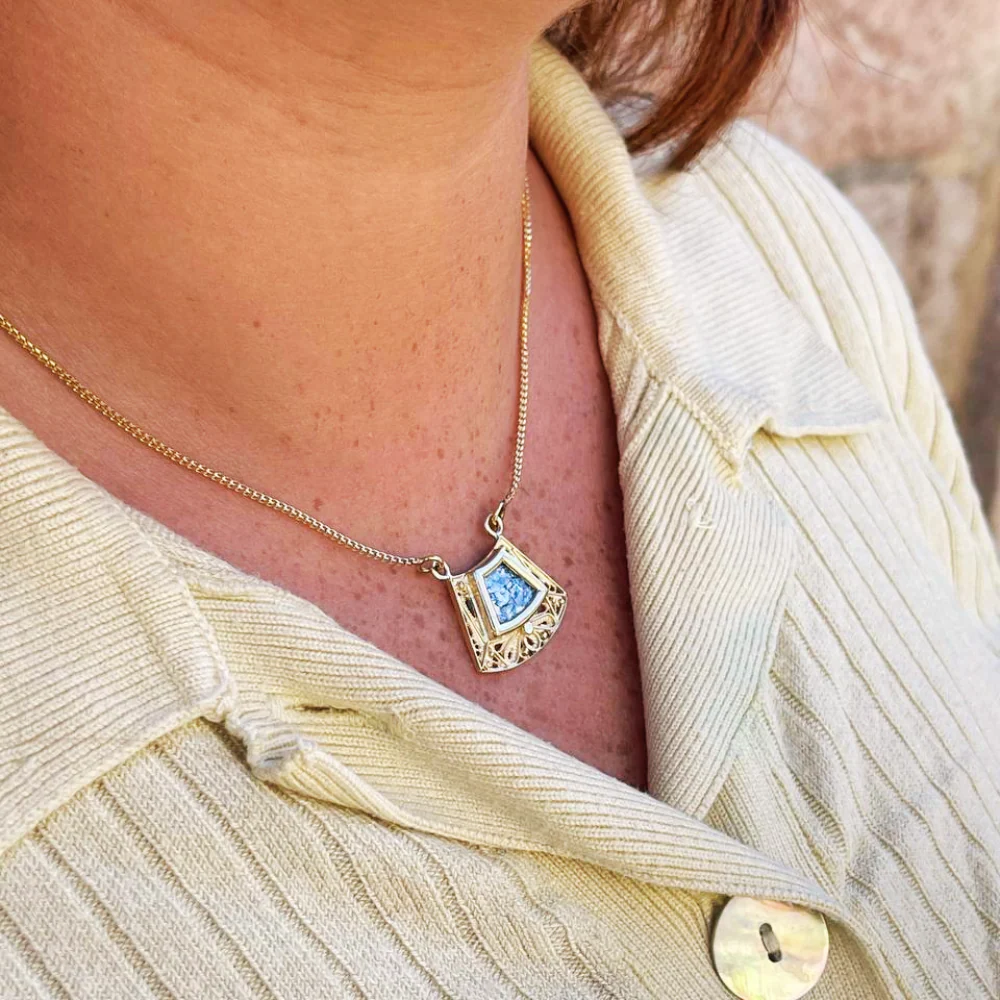 Roman Glass Trapezoid Pendant Necklace in 14K Gold Filigree Work - Image 10